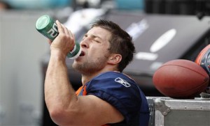 tebow-drinking-beer