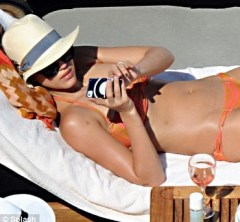 jessica alba rose wine jessica alba rose wine